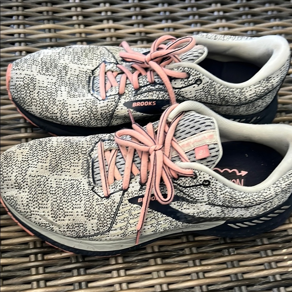 Brooks Women's Running Shoes - Black and Pink